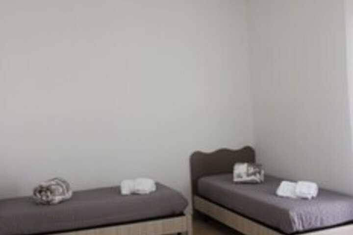 Room 16 of 33