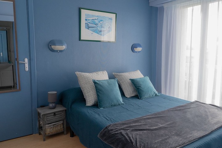 Room 9 of 25
