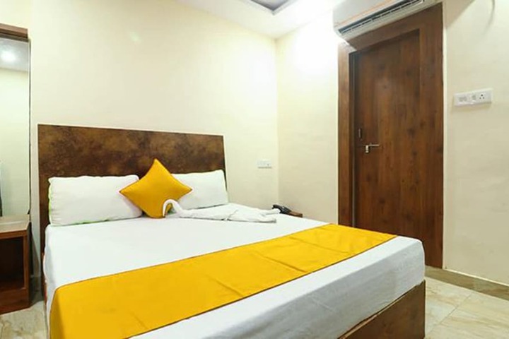Room 10 of 18