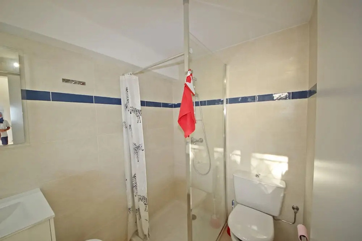 Room 5 of 11