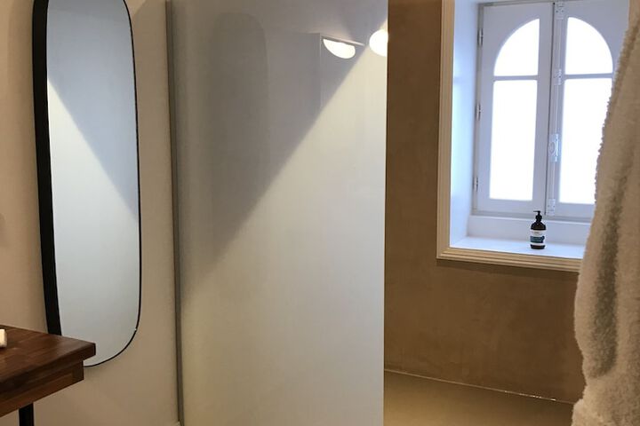 Room 44 of 83