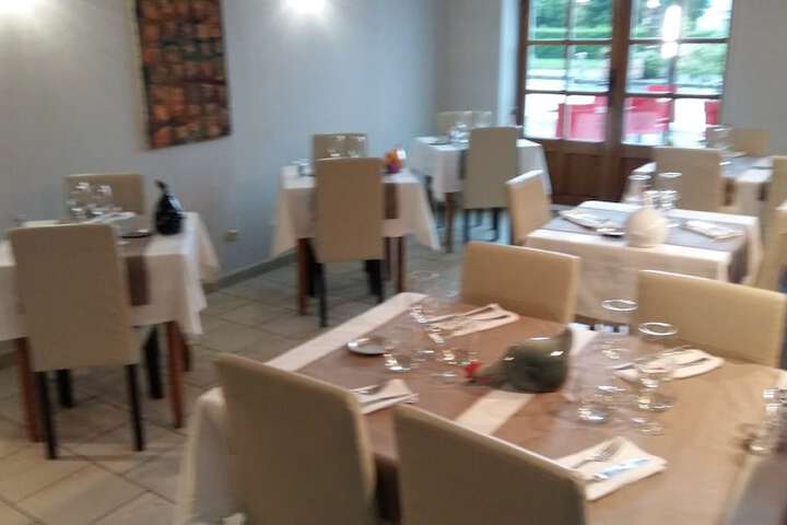 Dining 15 of 26
