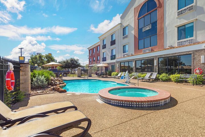 Hotel Pool