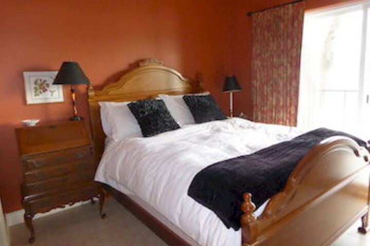 Room 2 of 6
