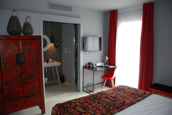 Room 2 of 101