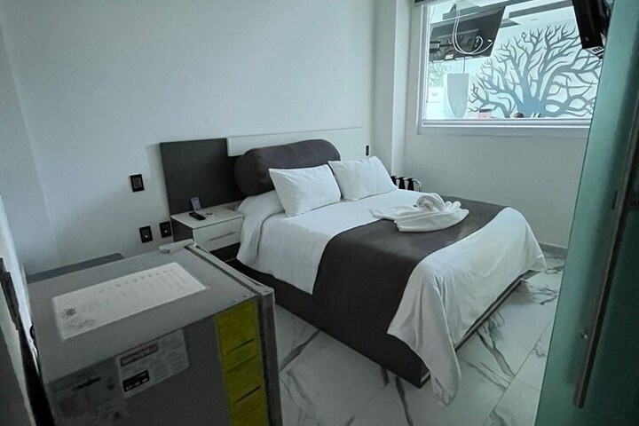 Room 12 of 28