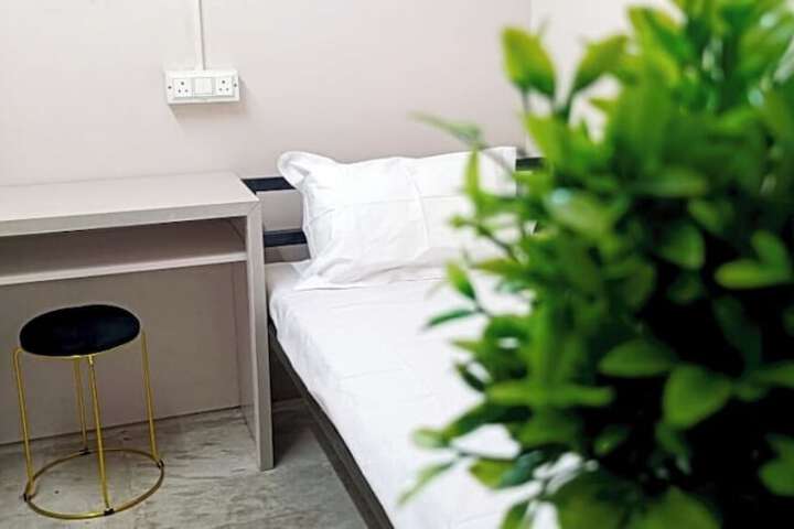 Room 4 of 6