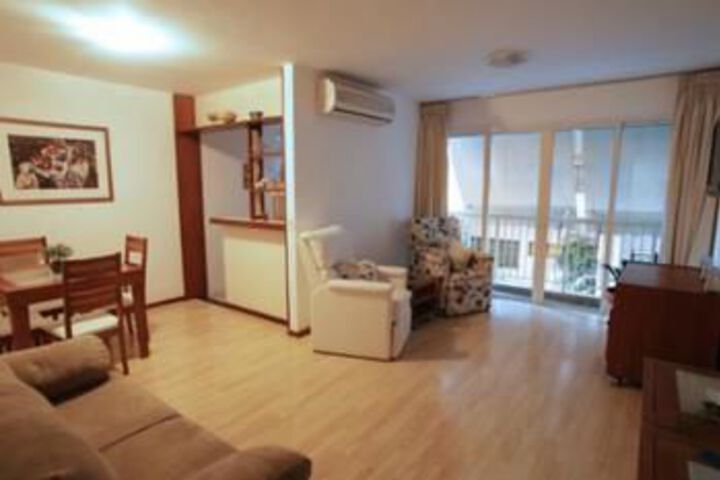 Room 9 of 18