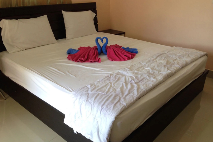 Room 4 of 10
