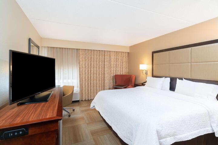 1 Queen Bed (6 of 15)