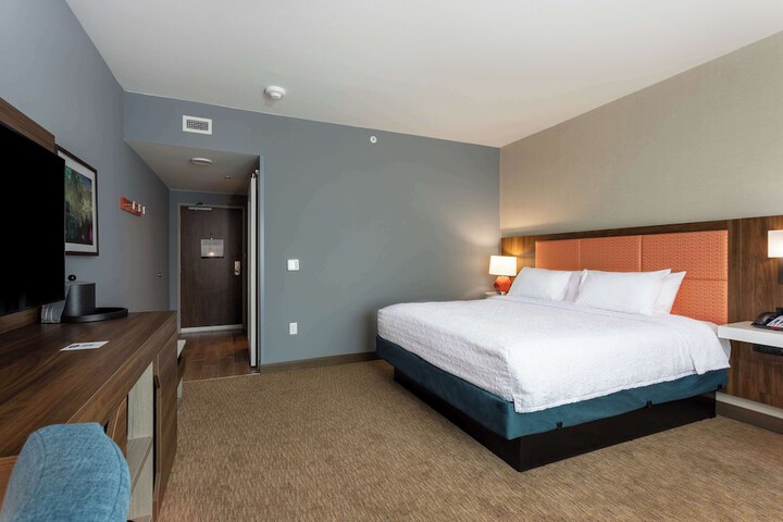 Room 9 of 33