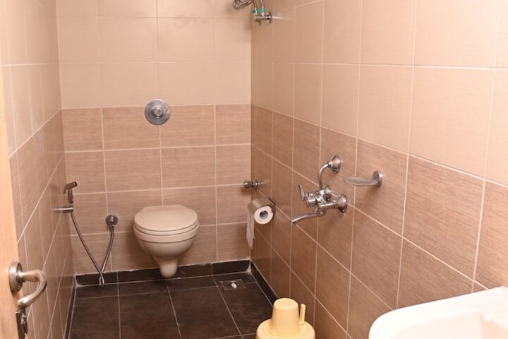 Room 4 of 7