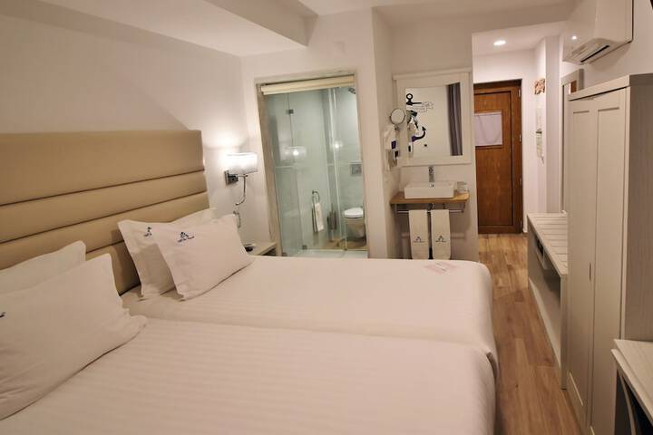 Room 18 of 53