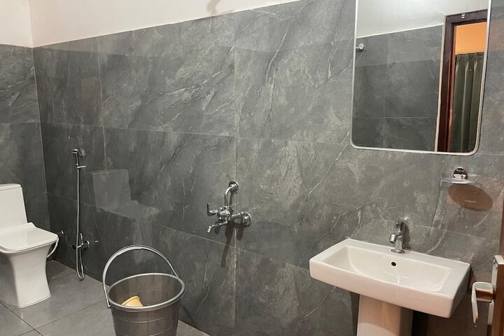 Room 9 of 13
