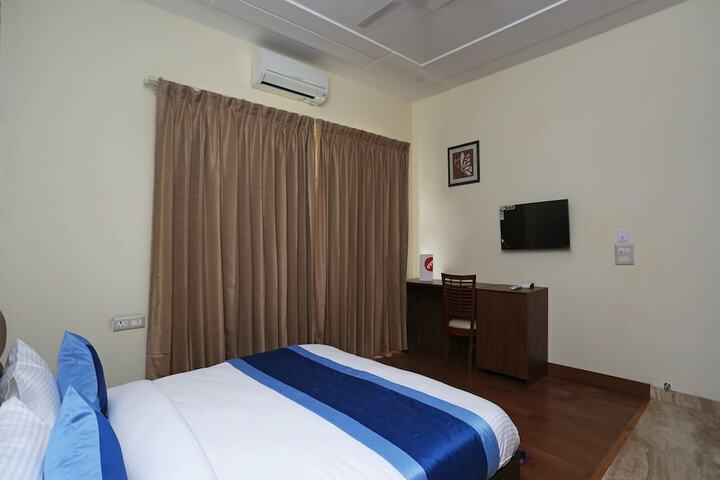 Room 10 of 26