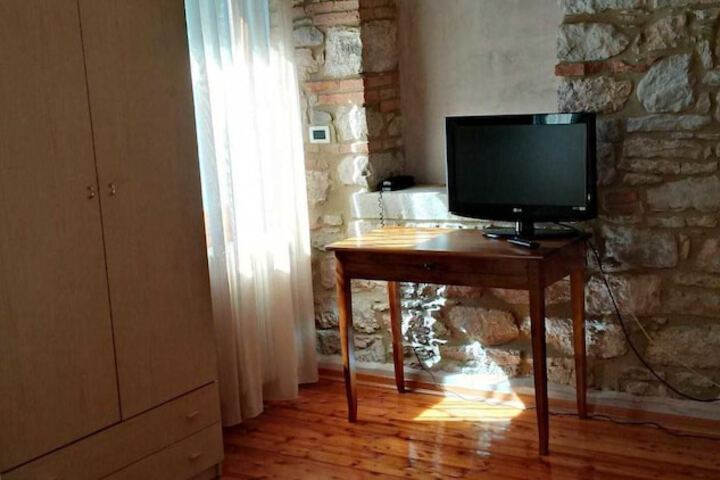 Room 14 of 37