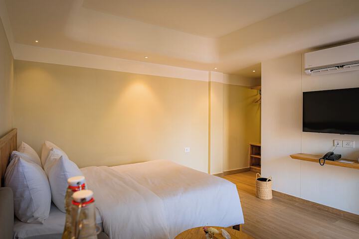 Room 10 of 25