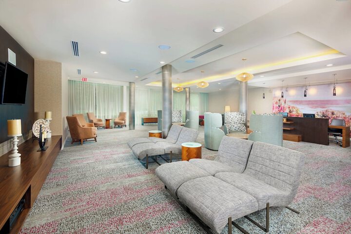 Lobby lounge