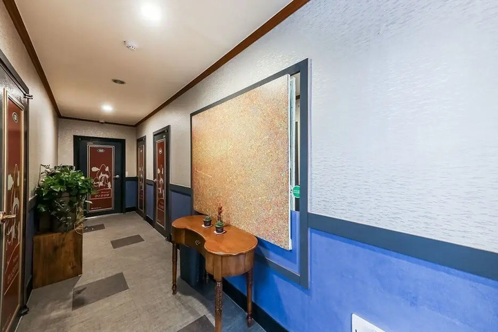 Room 3 of 13