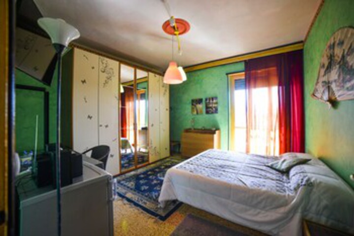 Room 17 of 34