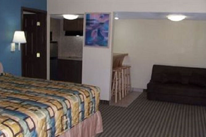 Room 9 of 16