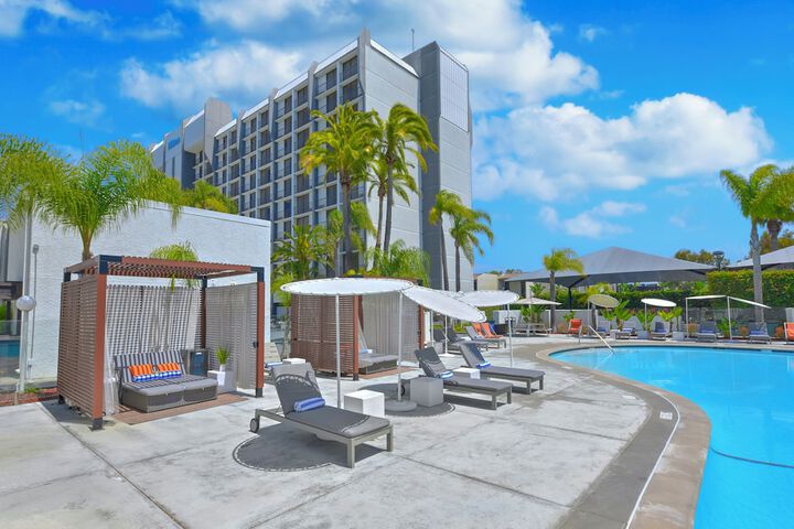 Hotel Pool