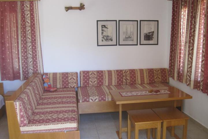 Room 15 of 33