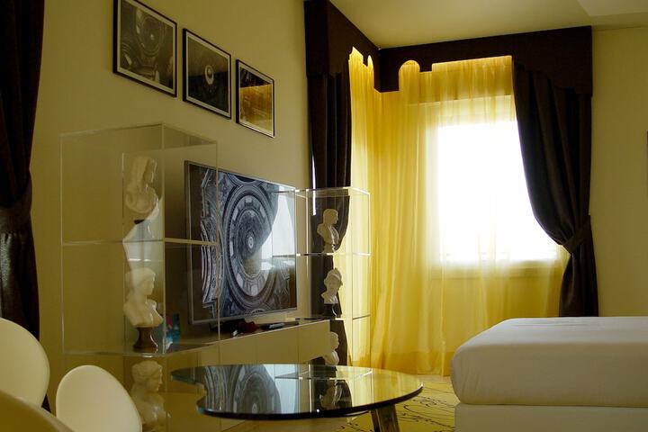 Room 32 of 99