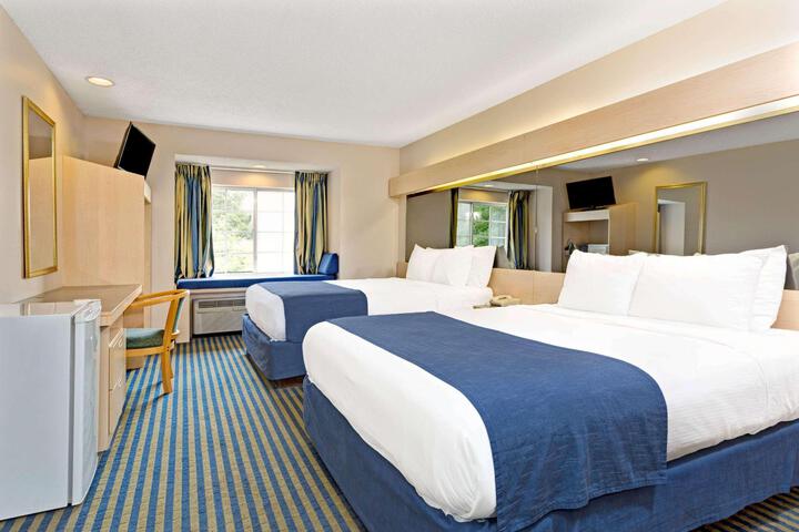 1 King Bed (2 of 7)