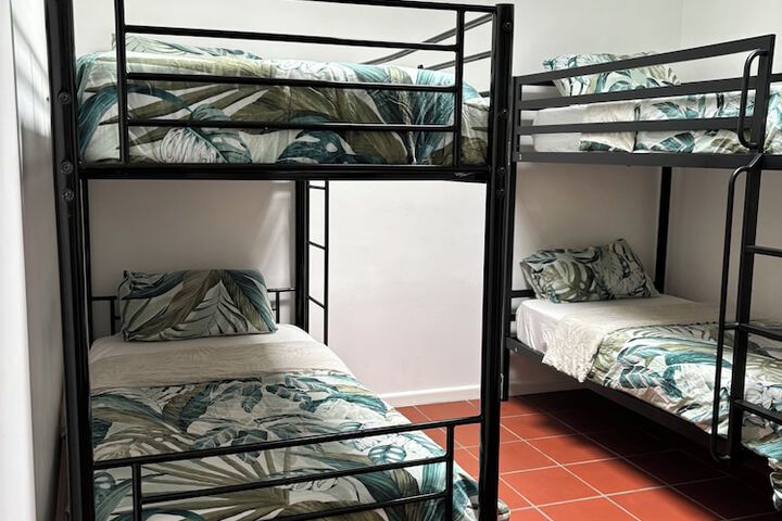 Room 7 of 33