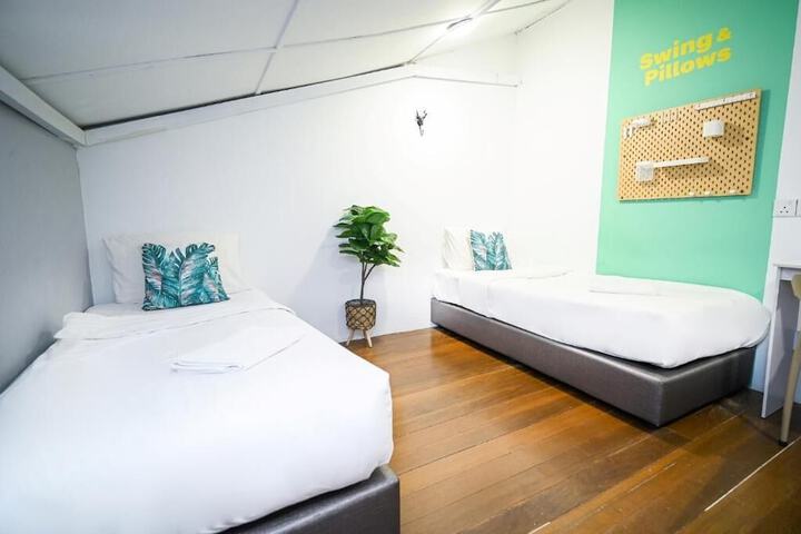 Room 9 of 26