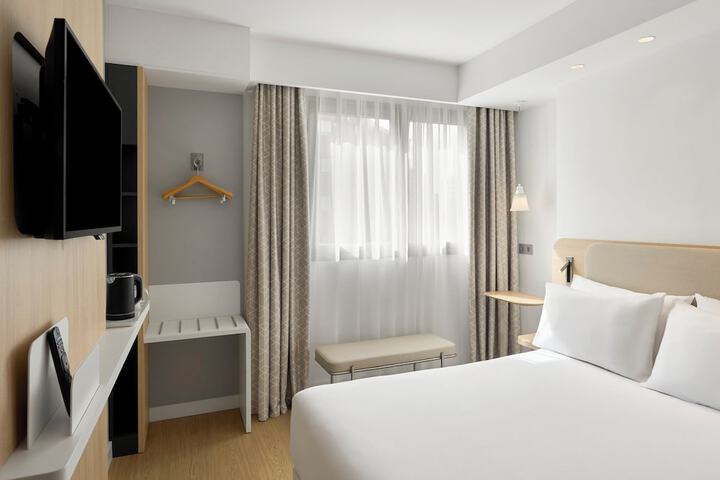 Room 37 of 112