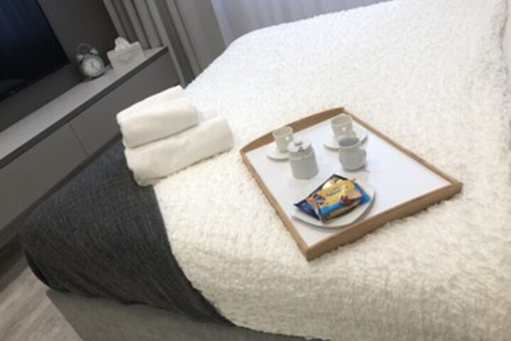 Room 8 of 27