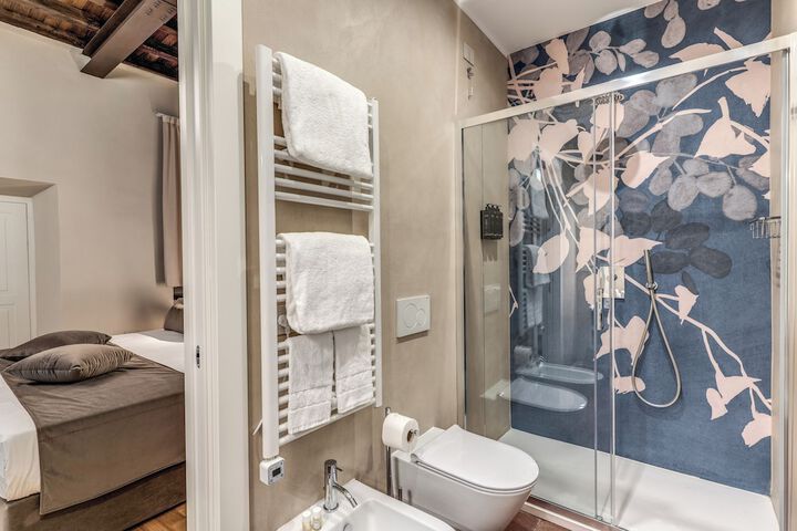 Room 215 of 238
