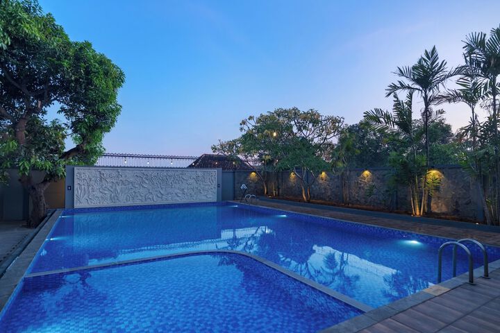 Hotel with Pool