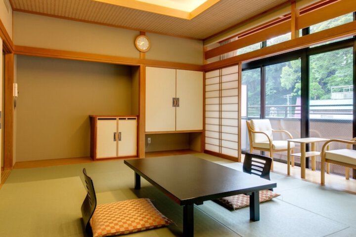 Room 12 of 60