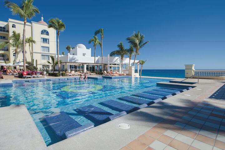 Hotel Pool
