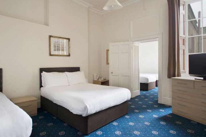 Room 2 of 31