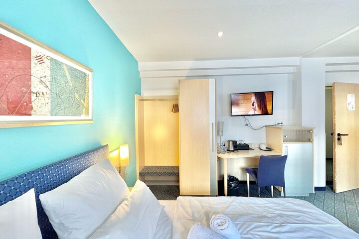 Room 7 of 63