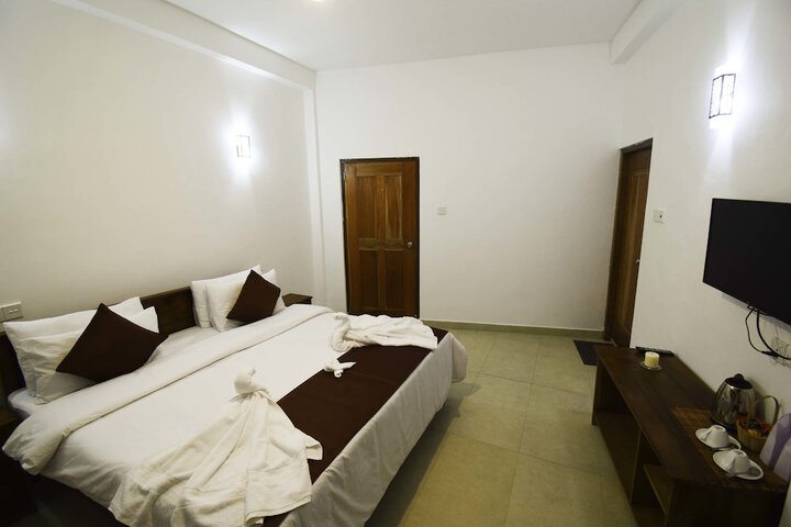 Room 10 of 25