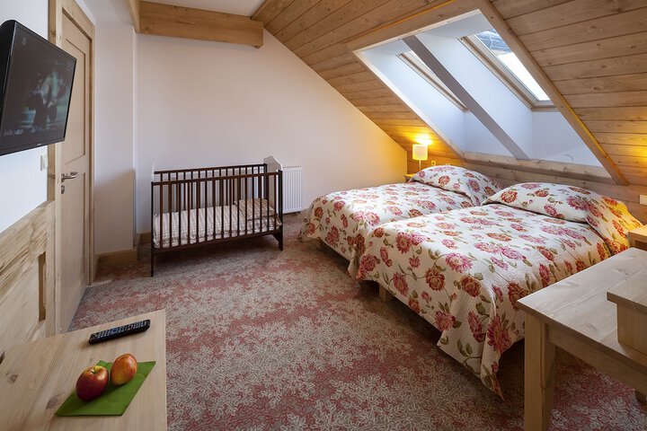 Room 4 of 90