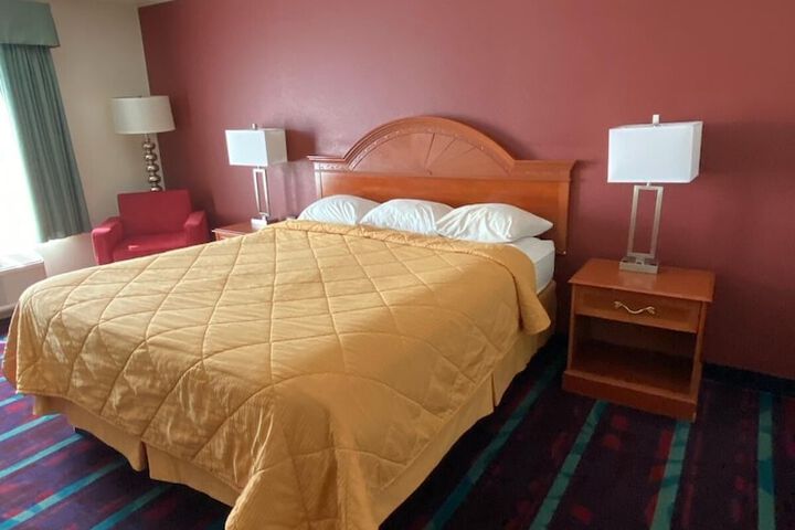 1 King Bed (9 of 9)