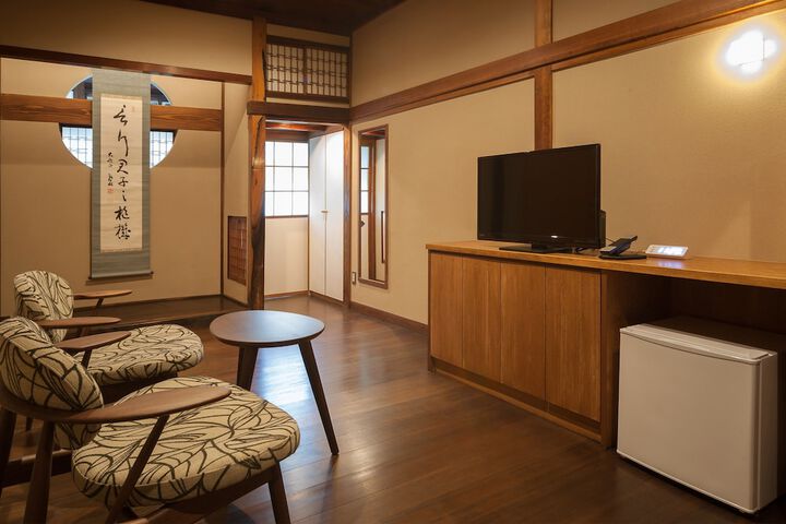 Room 11 of 46