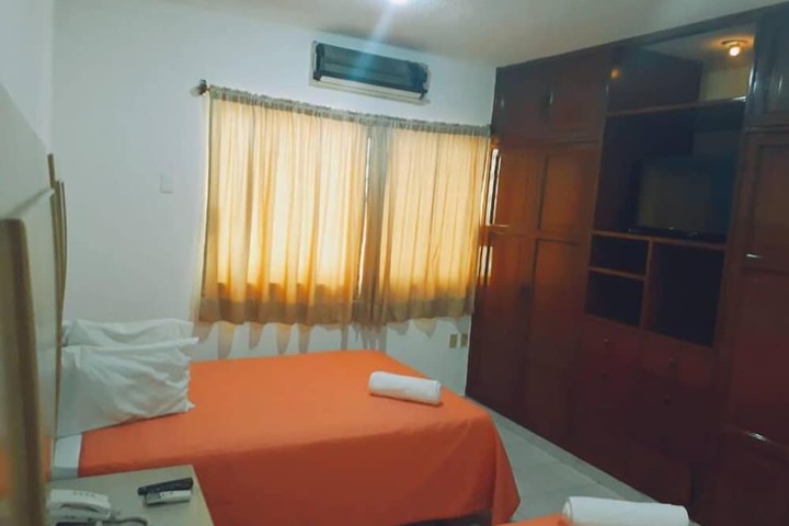 Room 13 of 30
