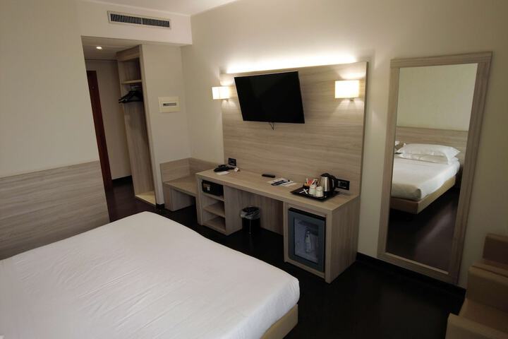 Room 8 of 73