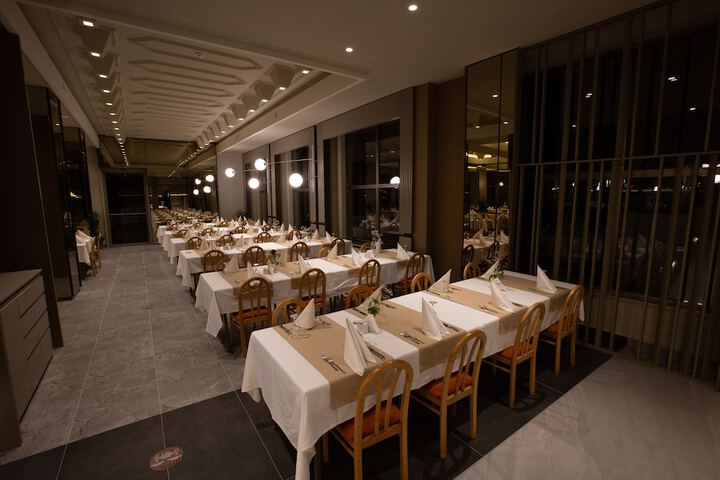 Dining 55 of 66