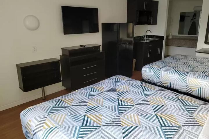 Queen Bed Accessible (11 of 21)
