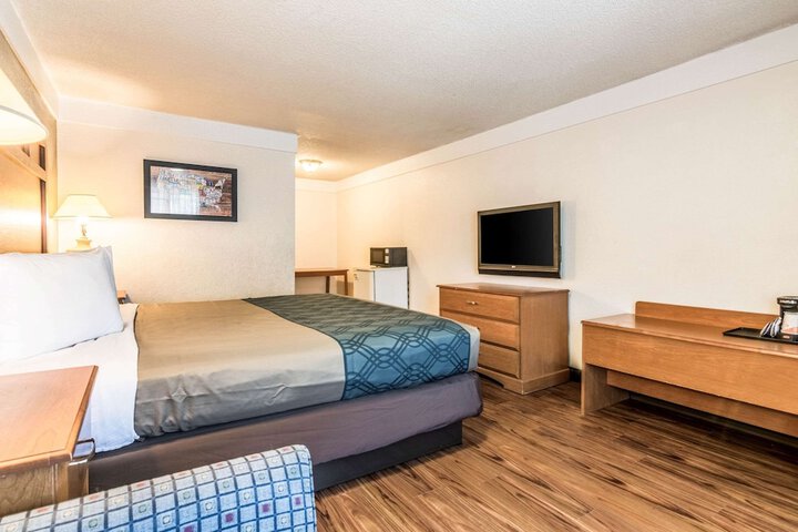 Room 17 of 37