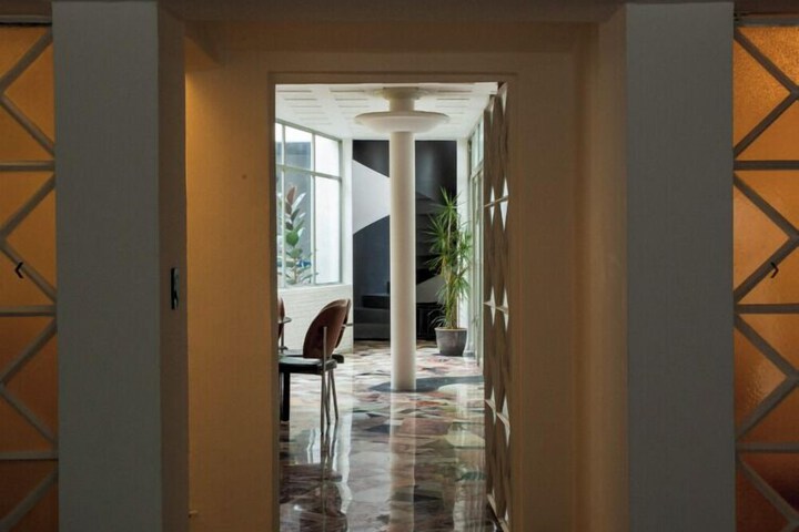 Room 52 of 103