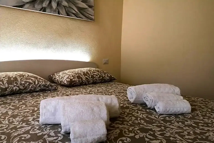 Room 4 of 5
